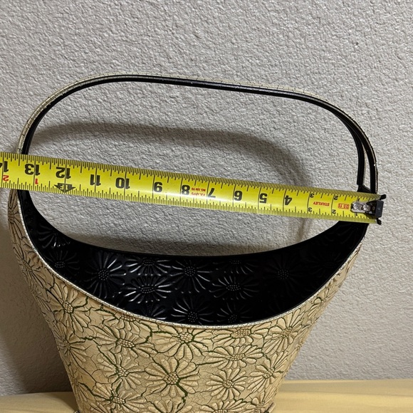 Elegant Daisy Metal Embossed Tan & Black Metal decorative piece - Picture 5 of 5